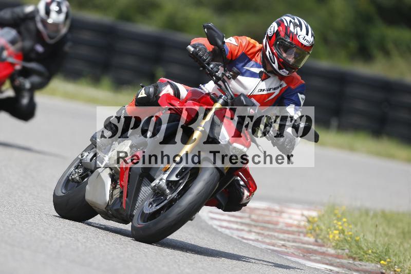 /27 12.06.2025 Ducati Schweiz Trackday Warmup  ADR/blau-bleu/ohne